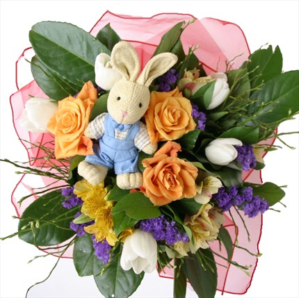 Oyuncak hediyeli mevsim buketi