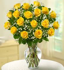 21 adet sarı güllerden hazırlanmış cam vazo aranjman                                   