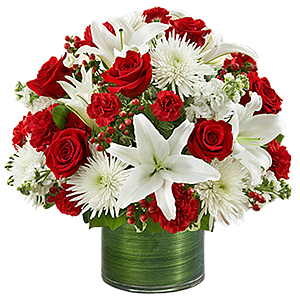 Cam vazo içerisine güller ve mevs